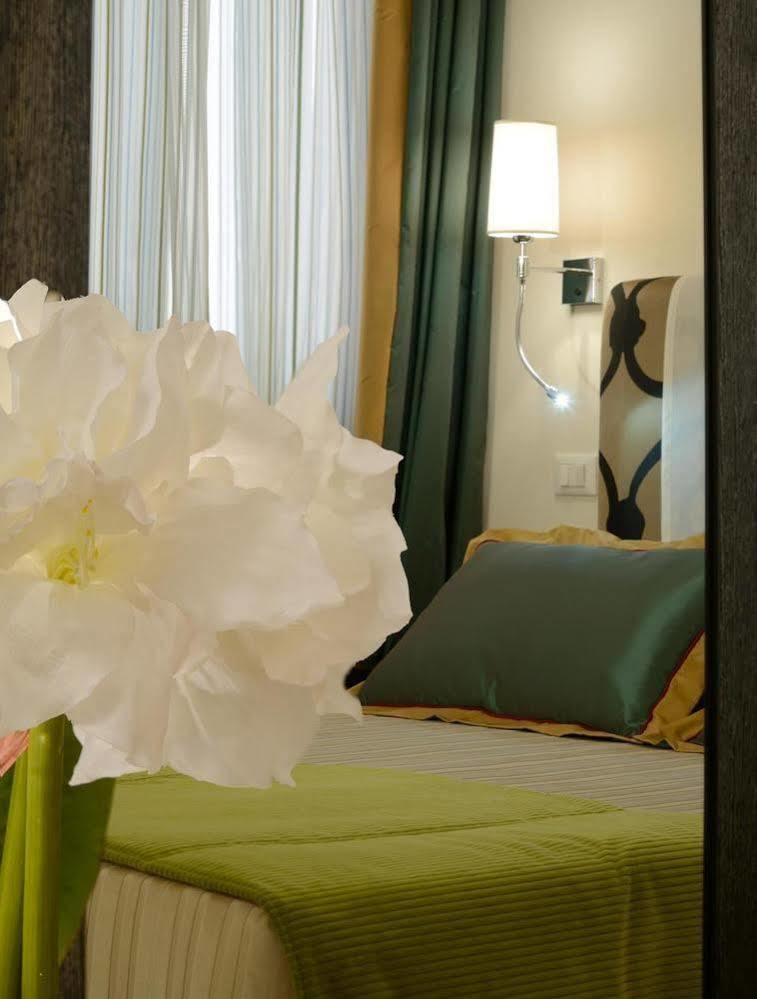 Frattina 122 Hotel Рим Екстериор снимка