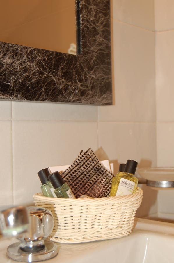 Frattina 122 Hotel Рим Екстериор снимка